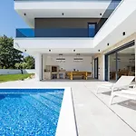 Maem Villa *