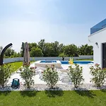Maem Villa *