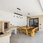 Maem Villa
