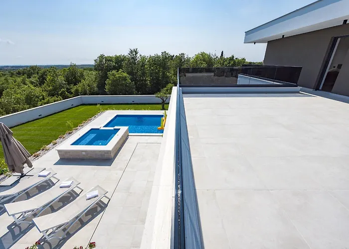 Maem Вилла Пула