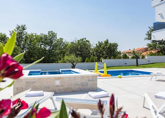 Maem Вилла Пула