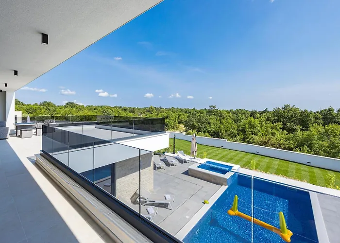 Maem Вилла Пула