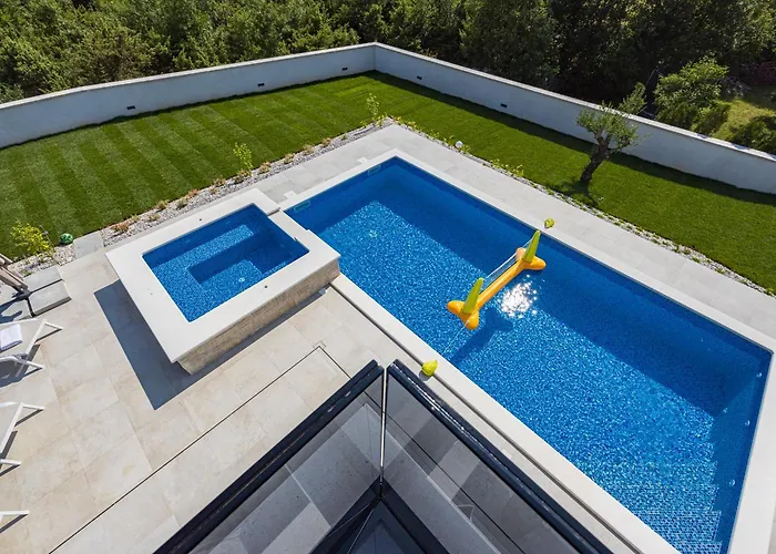 Maem Вилла Пула