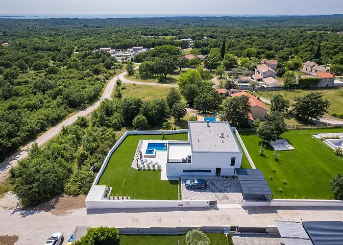 Maem Вилла Пула