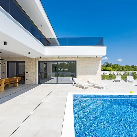 Maem ヴィラ プーラ