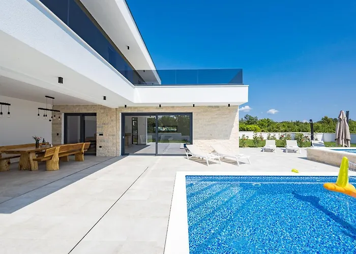 Maem Villa Pula