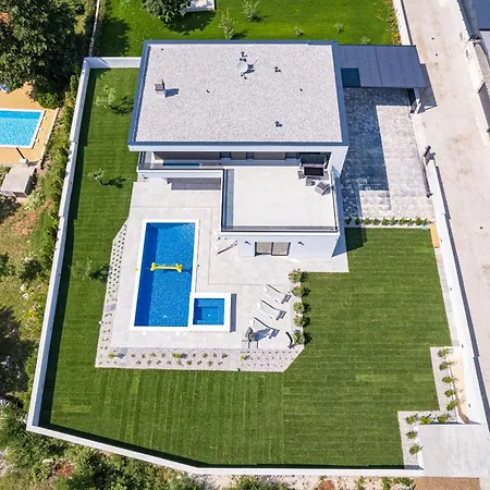 Maem Villa Pula