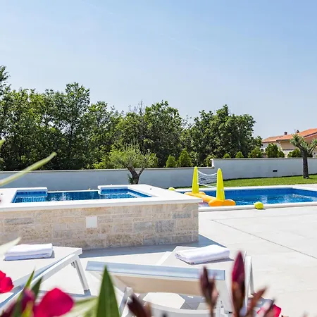 Maem Villa Pula