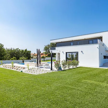 Maem Villa